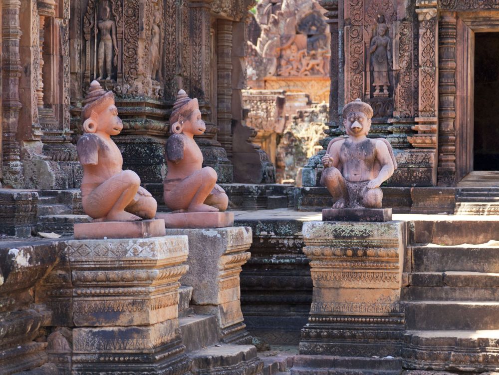Statues au temple de Banteay Srey