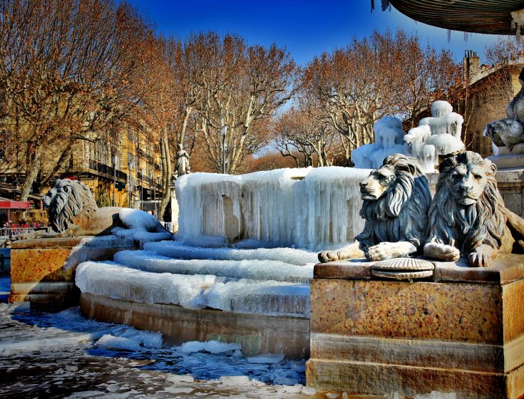 Aix-en-Provence : fontaine de la Rotonde