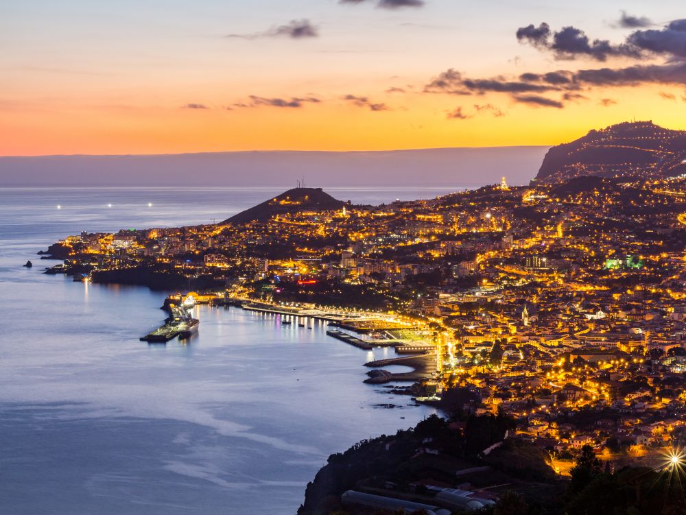 Vue de Funchal à la tombée du jour