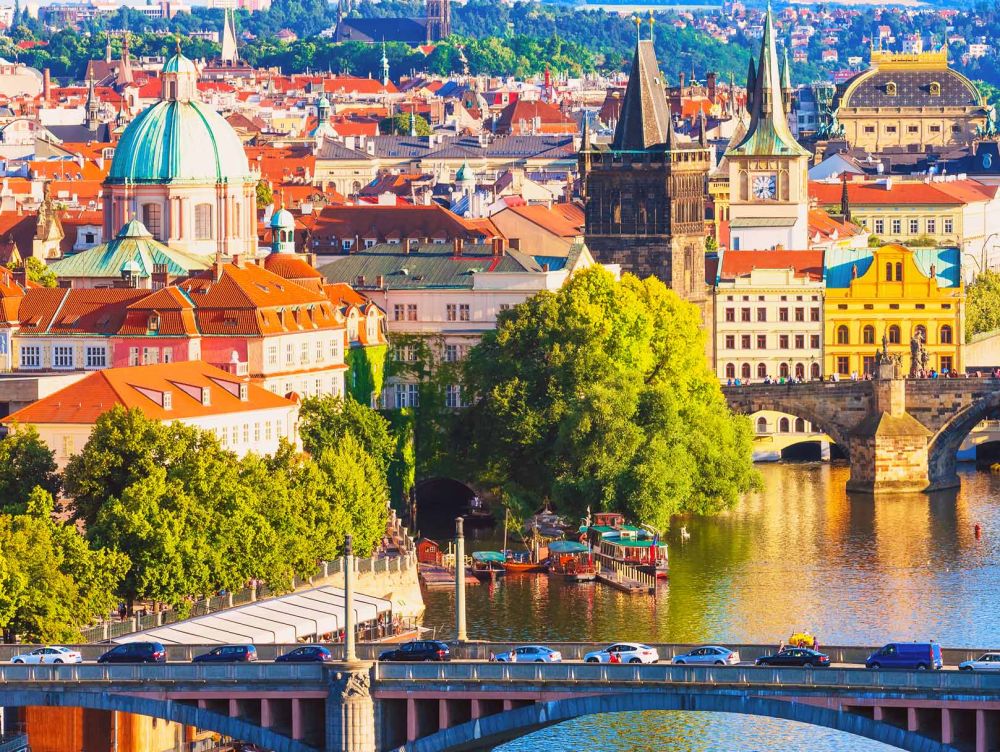 Prague et ponts sur la Svetlana