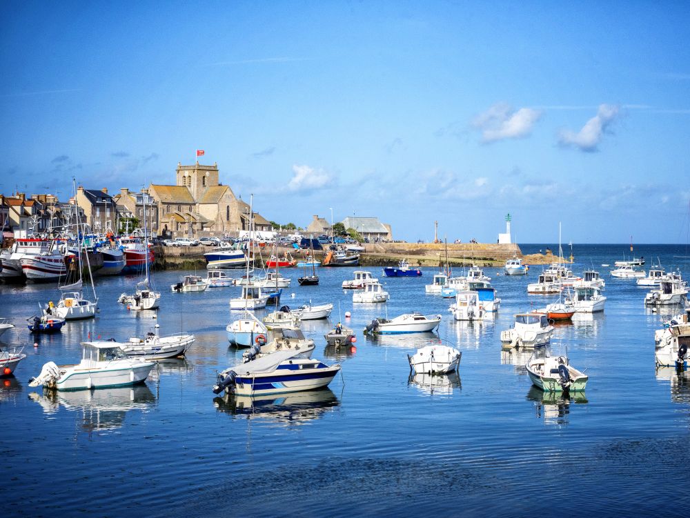 Barfleur: Fishing boats in the harbour of Barfleur in Normandy, France