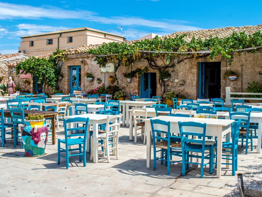 Naxos - terrasse aux couleurs des Cyclades