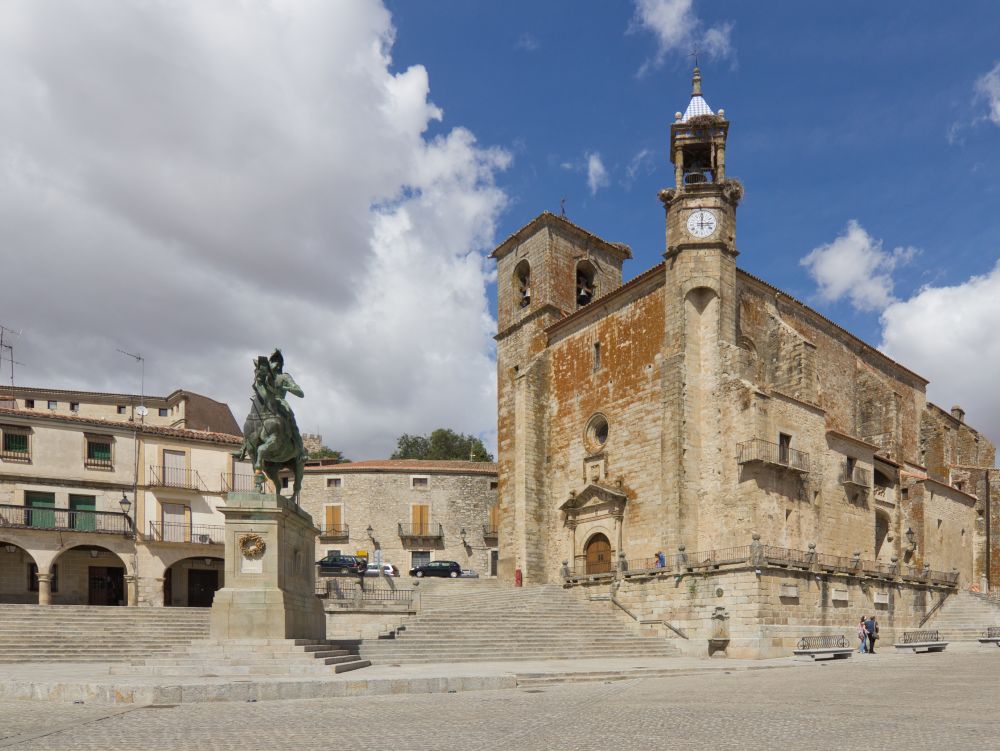 Trujillo, grande place et statue de Pizarro