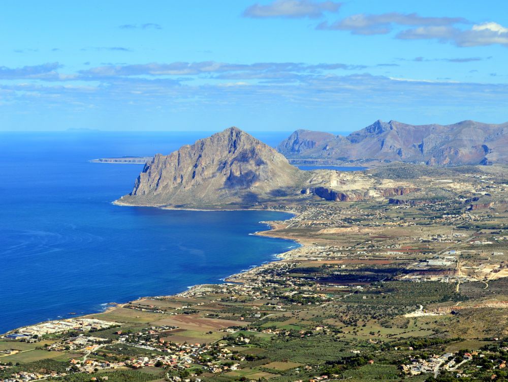 vue sur la péninsule de San Vito Lo Capo, le spectaculaire Monte Cofano