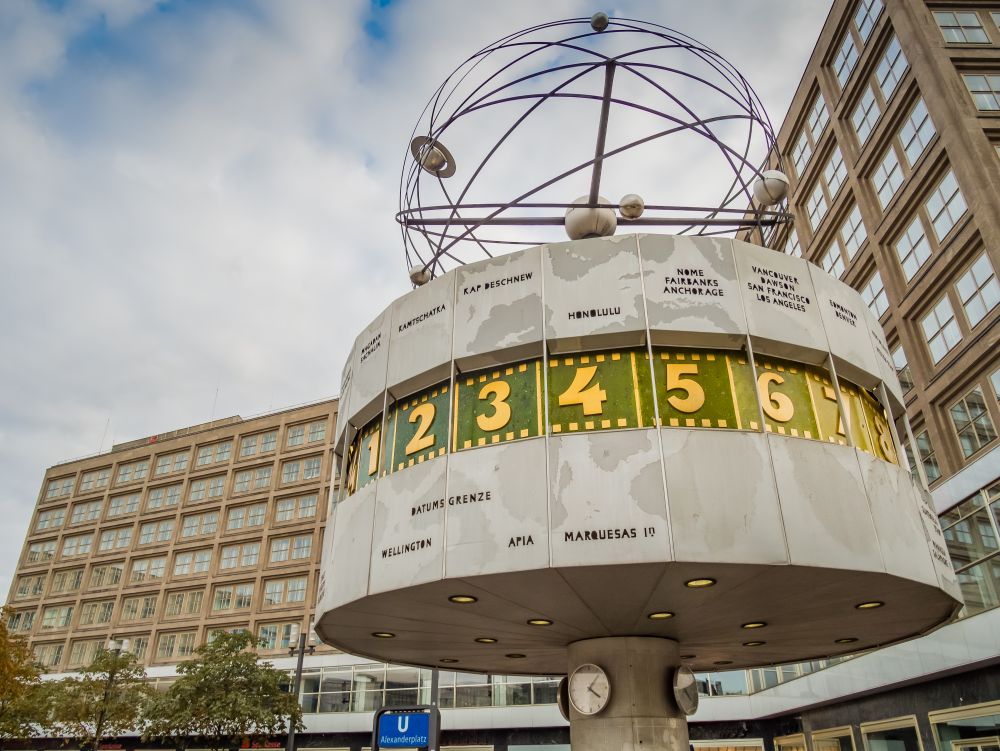 Horloge universelle sur Alexander Platz Berlin