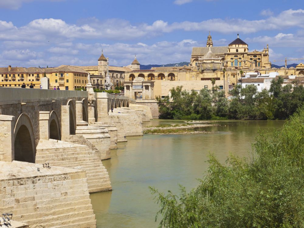 Cordoue - Pont romain sur le Guadalquivir et Mosquée