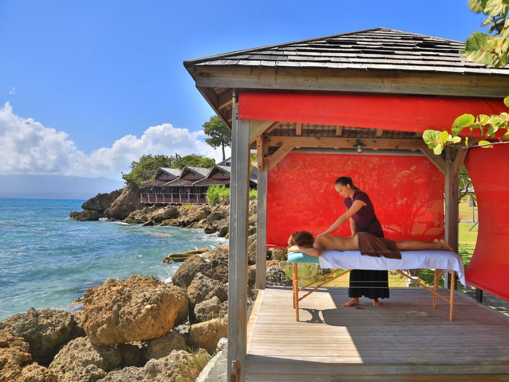 Guadeloupe - HTL La Créole Beach - Massage face à la plage