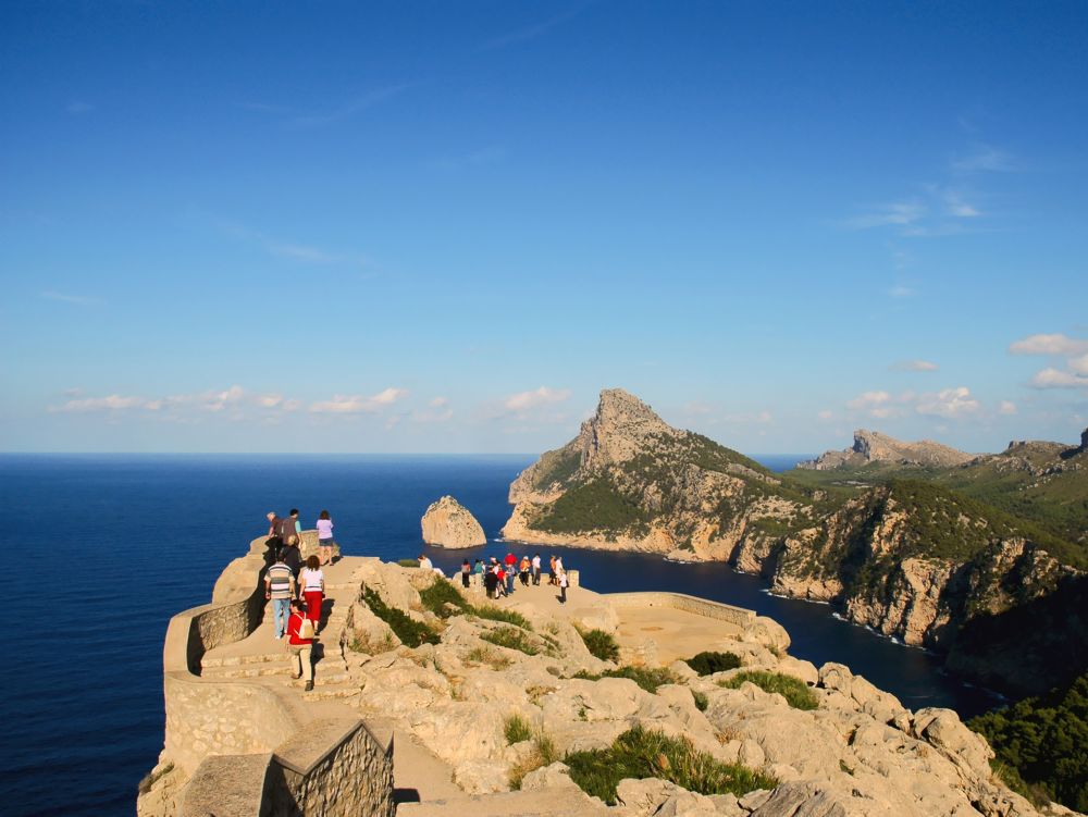 Vue sur l'océan et les montagnes de Majorque